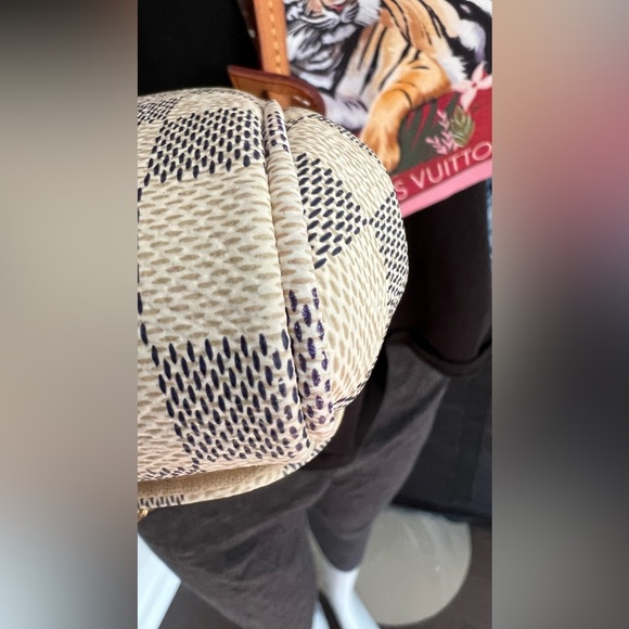 Authentic Louis Vuitton Favorite PM in Damier Azur Canvas - Picture 7 of 16